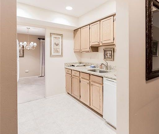 5th image of 738 E Fox Hills Dr #1