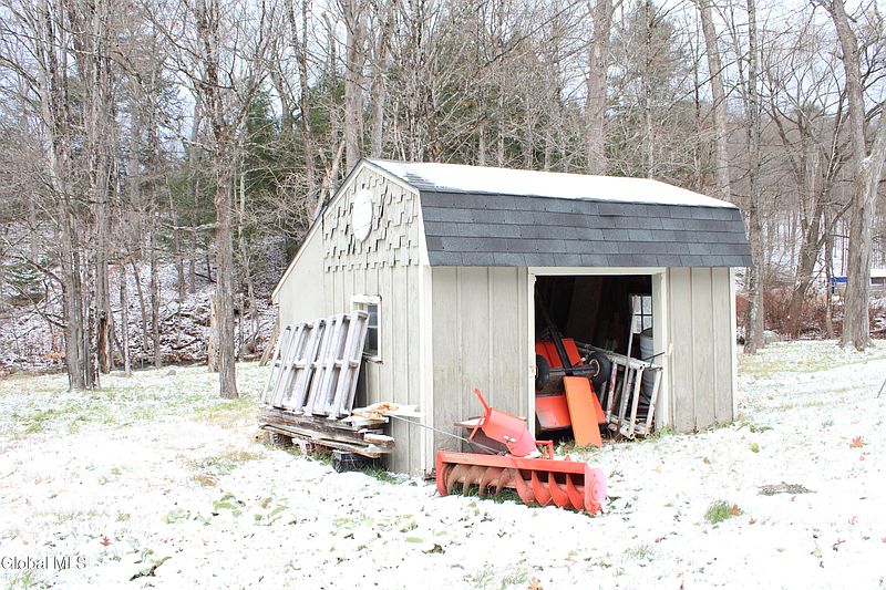 4th image of 9 Dunham Hollow Road