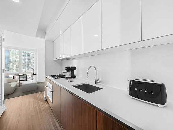 3rd image of 605 W 42nd St APT 15R