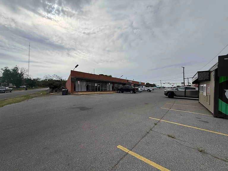 1412 Beverly Dr — Photo 4