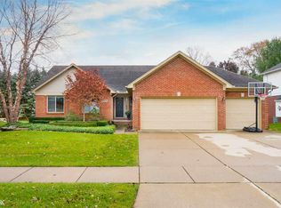 8258 Lindamar Ln, Shelby Township, MI