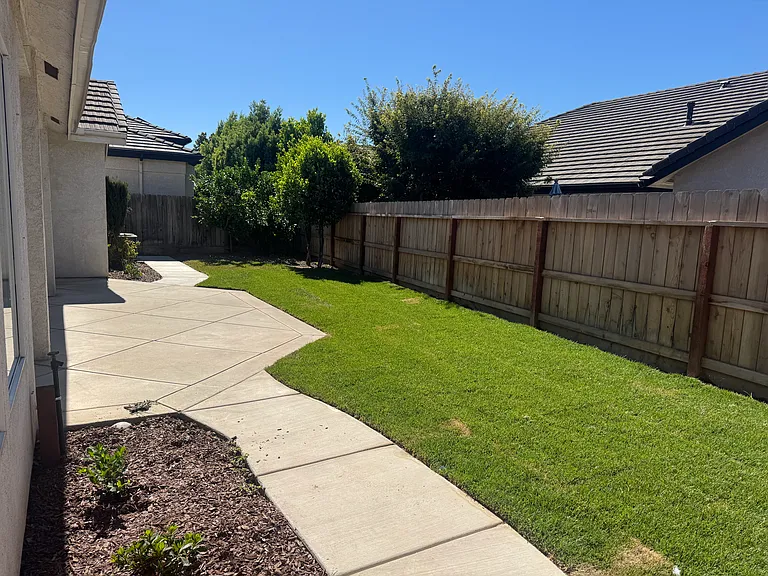 845 E Green Acres Dr — Photo 4