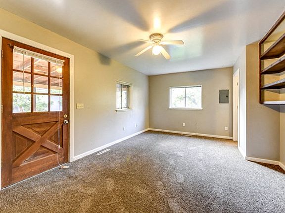 2316 Walnut Street Living Room
