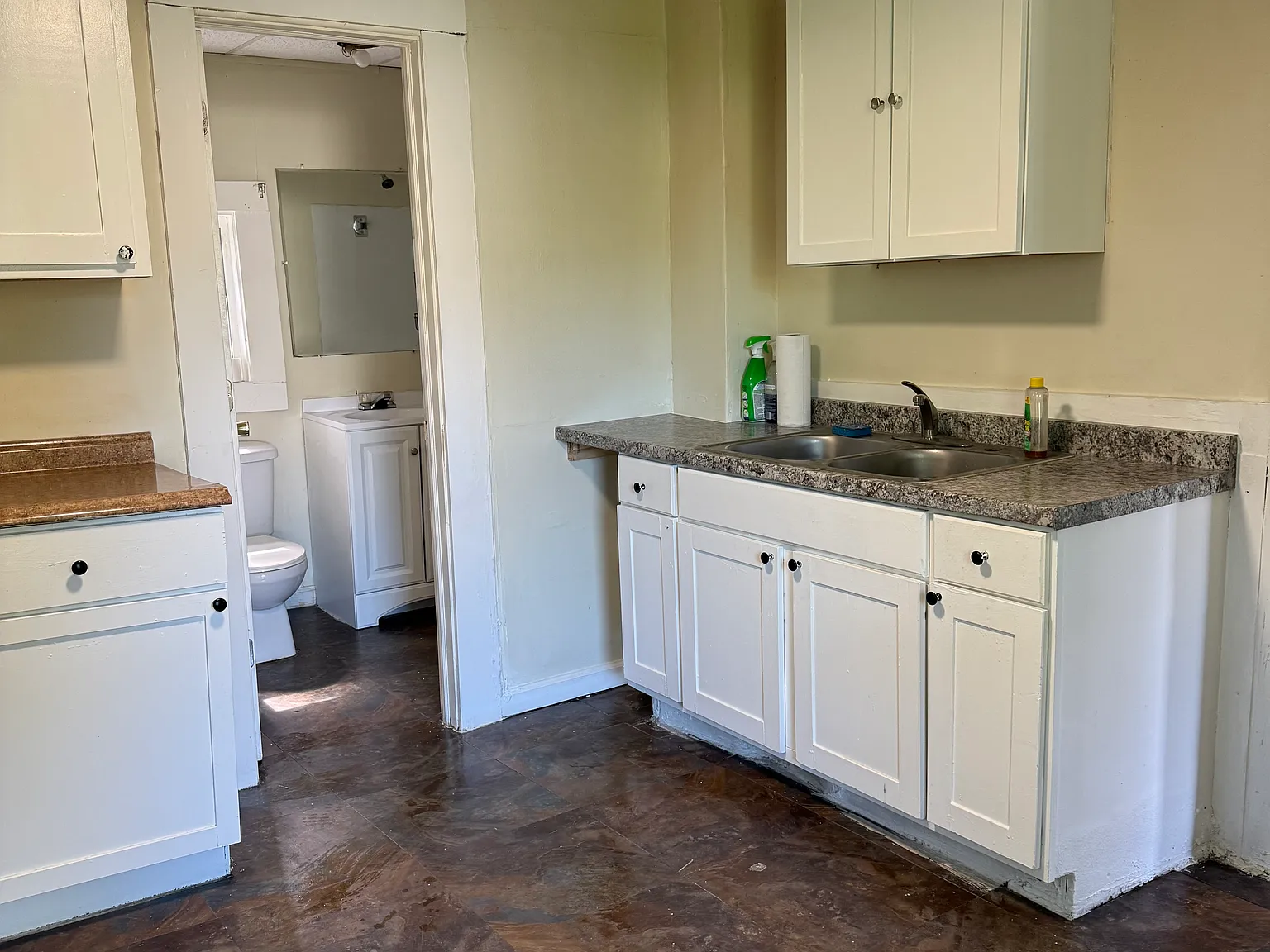 18 Lee Pl — Photo 1