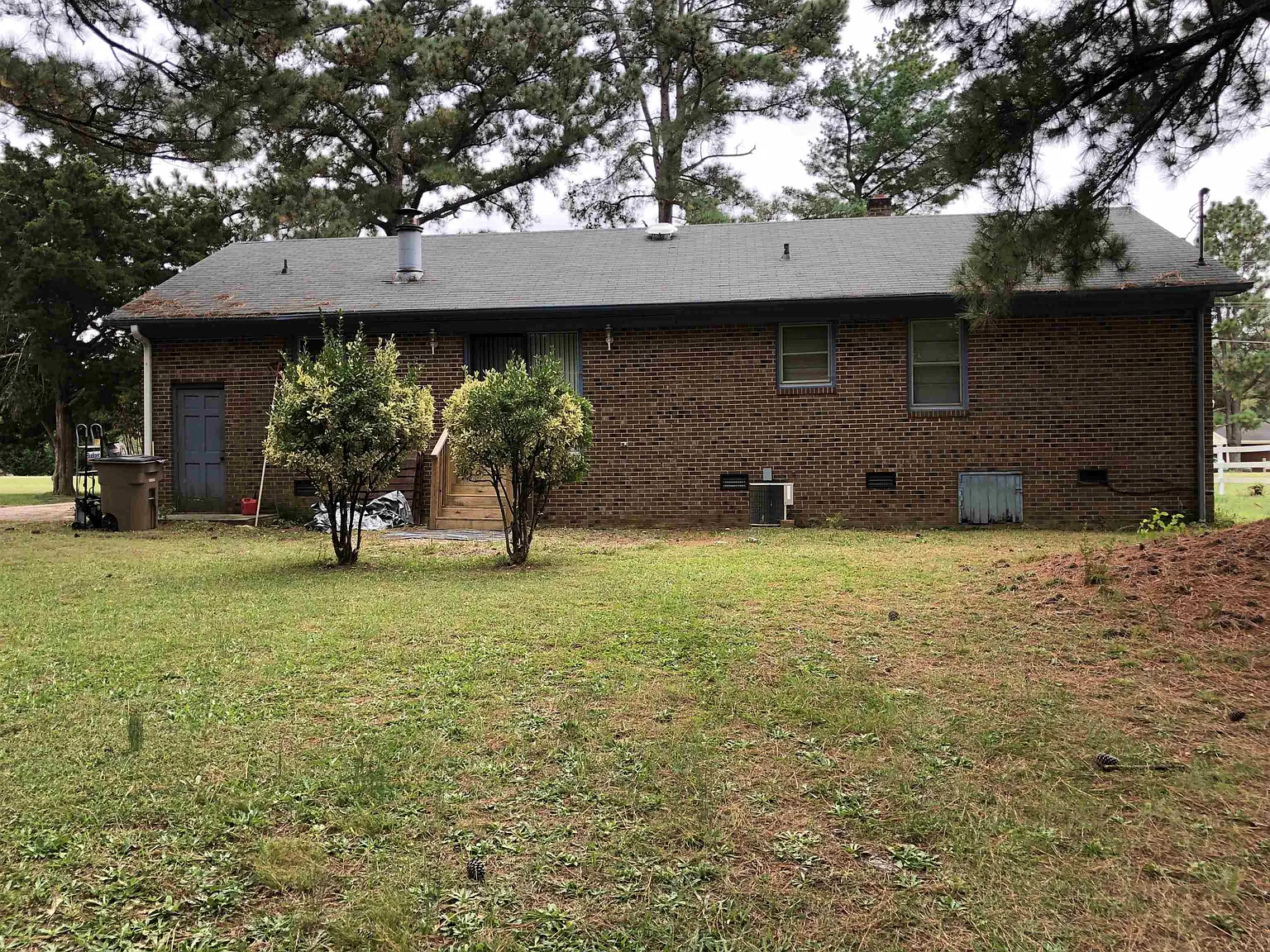 3 bed, 2.0 bath, 1404 sqft, $1,600 — Photo 3