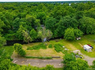 9731 Portage Trl, White Lake, MI 48386
