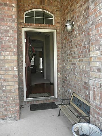 1st image of 323 Highland Glen Dr