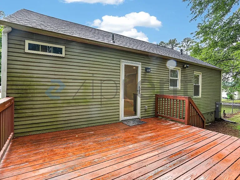 1404 Lockwood Dr SW — Photo 5