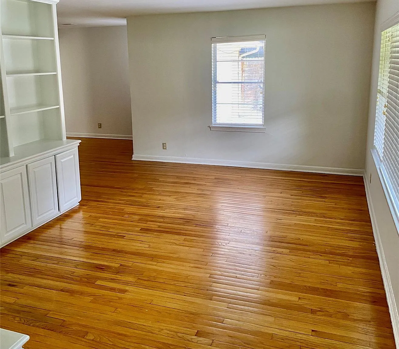 3 bed, 2.0 bath, 1656 sqft, $2,300 — Photo 2