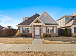 719 N Malbec Rd, Fayetteville, AR 72704