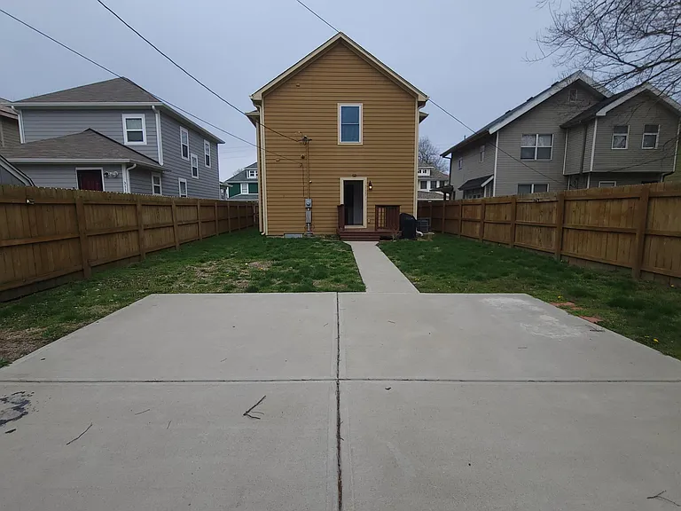 3123 Broadway St — Photo 2