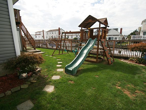 3rd image of 2690 Neptune Ave
