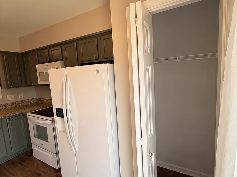 327 W Trinity Ave — Photo 7