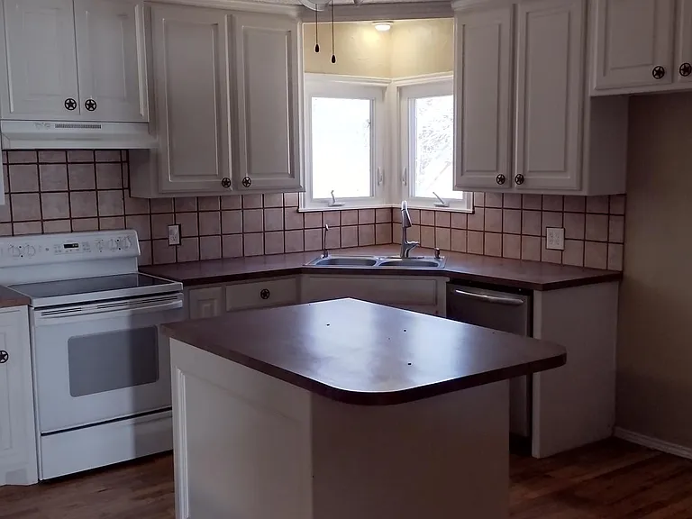 14015 University Ave #1 — Photo 5