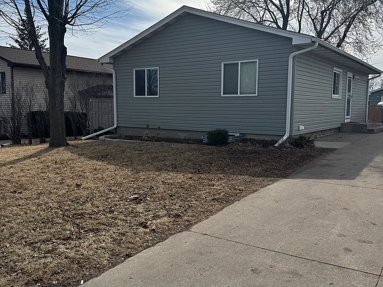 930 Larpenteur Ave W — Photo 1