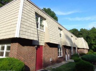 71 Briarwood Ln #D, Branford, CT 06405