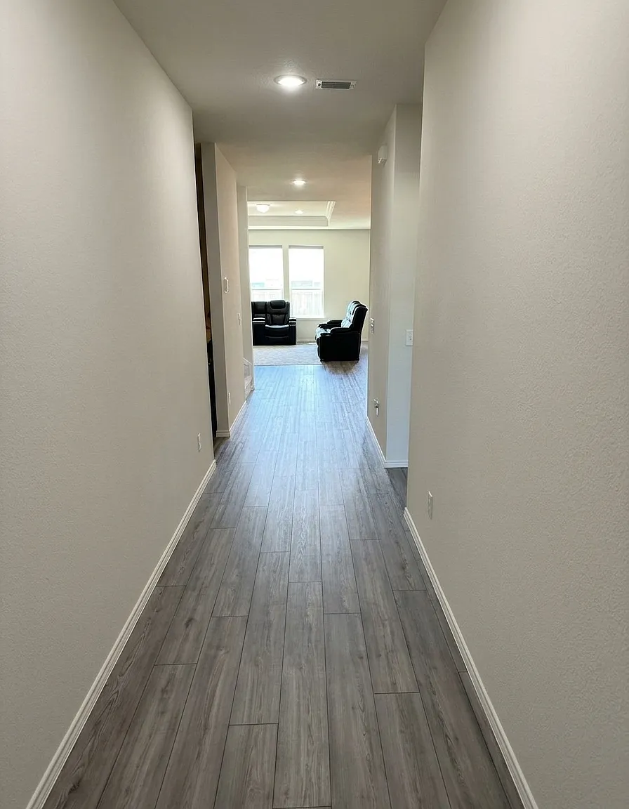 5 bed, 3042 sqft, $3,099 — Photo 3