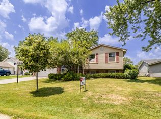 335 Pebblecreek Dr, Lake Zurich, IL 60047