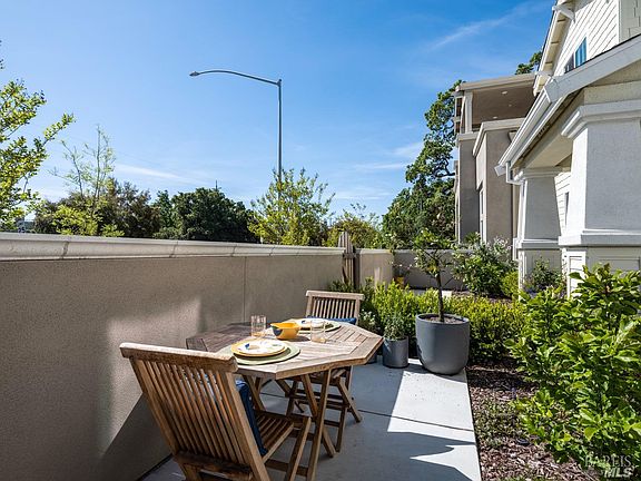 3rd image of 8 Lesina Way