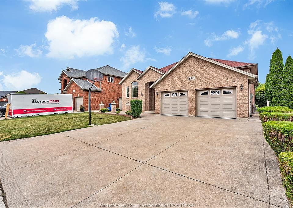 1st image of 128 Marina Grove Cres