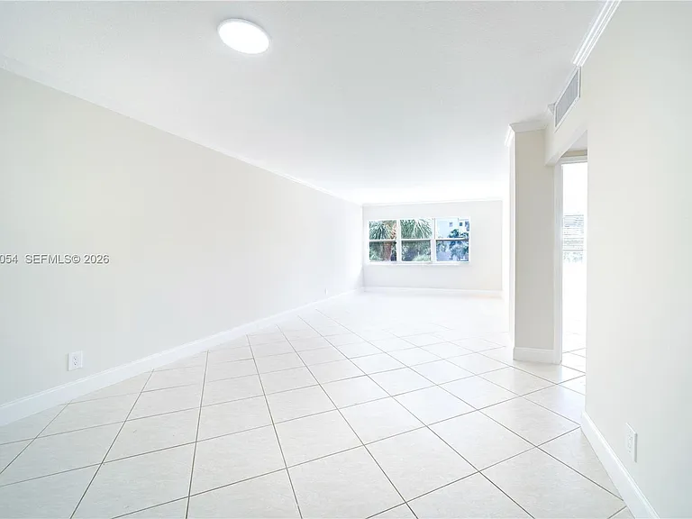 2555 NE 11th St #310 — Photo 15
