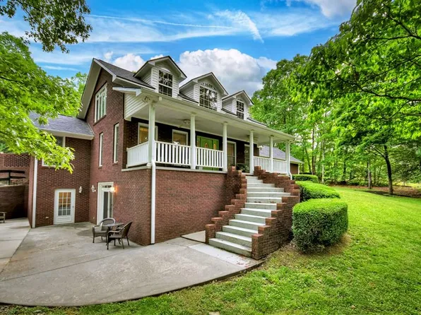 76 White Oak Dr, Blue Ridge, GA 30513