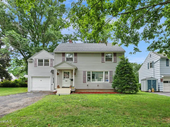 24 Marlboro Dr, Pittsfield, MA 01201
