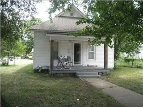 144 N Meridian Ave, Valley Center, KS 67147