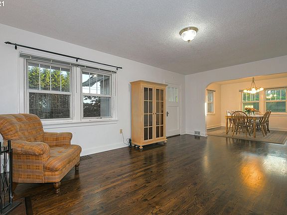 5th image of 10916 NE 119th St