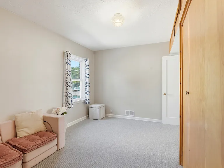 270 E 700 N — Photo 16
