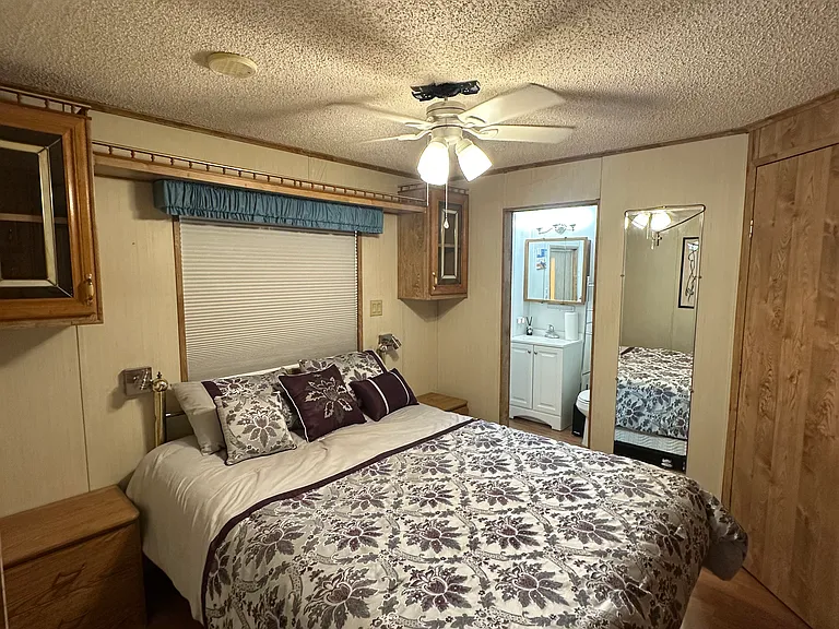 E 34th Ln — Photo 7