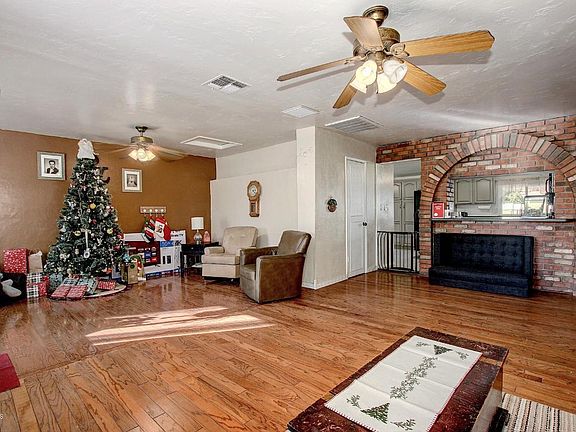 4th image of 1610 W Michelle Dr