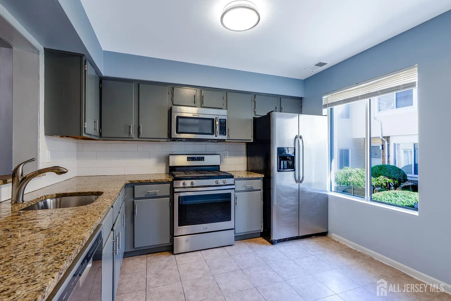 2 bed, 2.5 bath, 1416 sqft, $2,500 — Photo 2