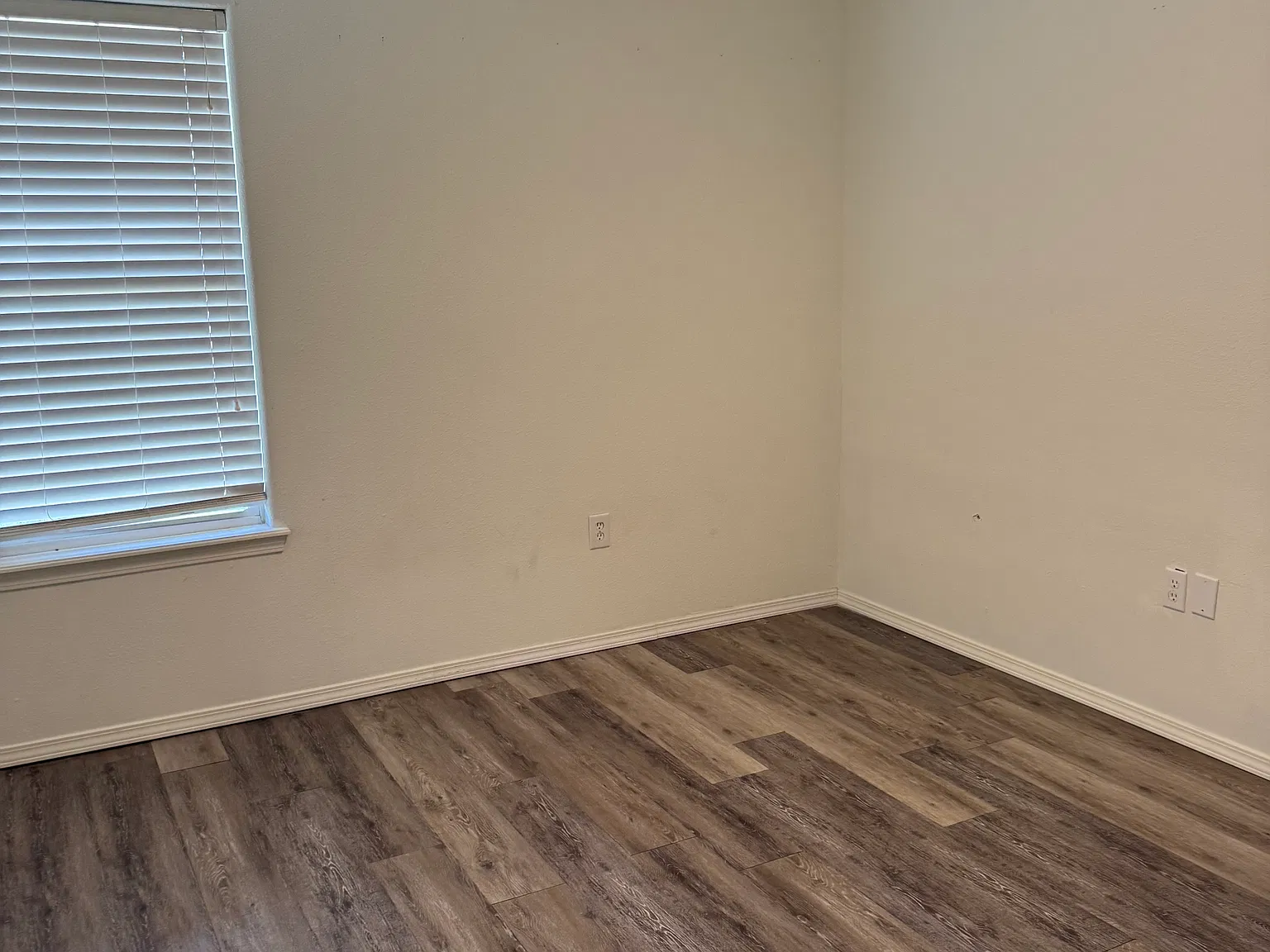 4 bed, 1900 sqft, $1,900 — Photo 4