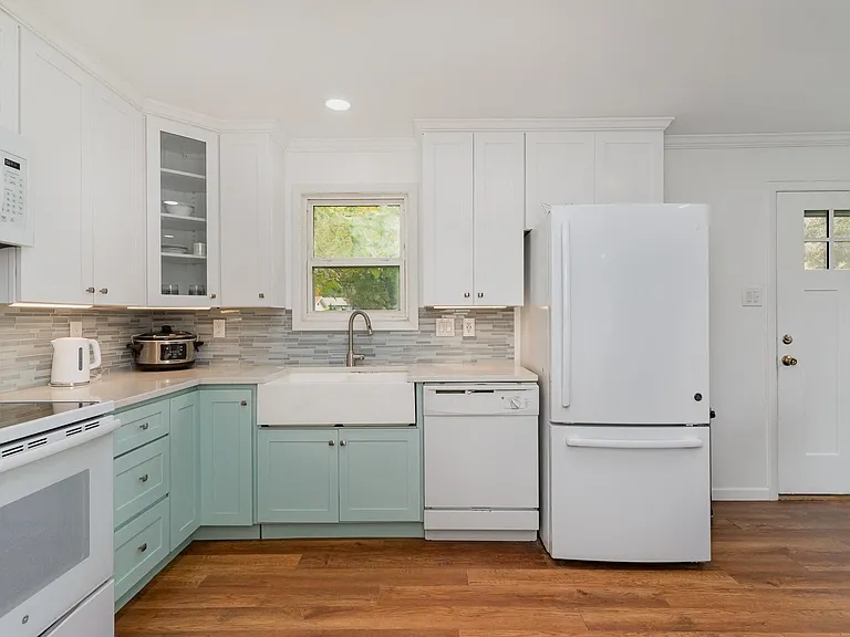 700 Broadway Ave — Photo 7
