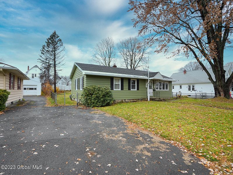 2nd image of 155 8th Avenue