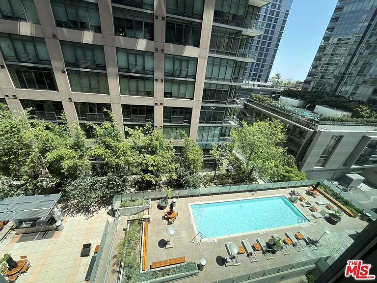 1100 S Hope St #907 — Photo 17