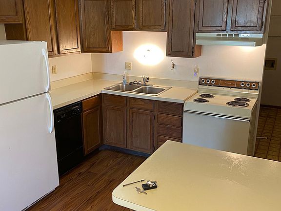 Kitchen with Range, Refrigerator & Dishwasher