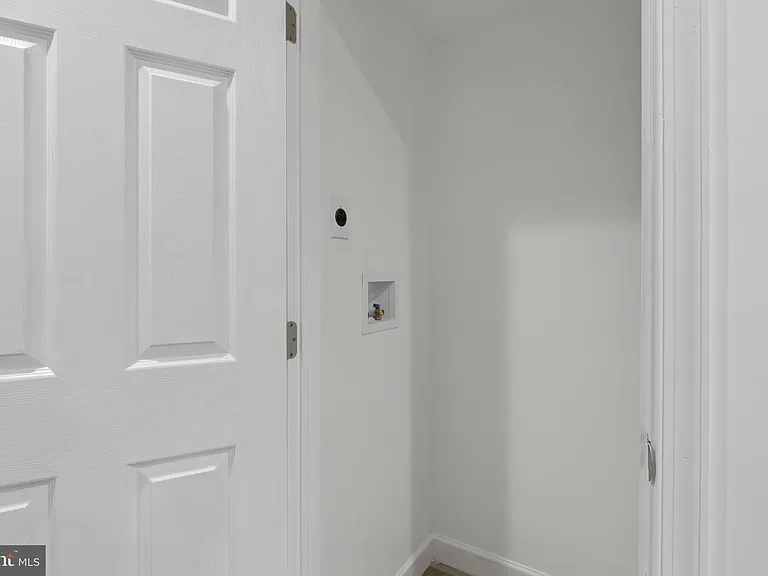 458 E Federal St — Photo 11