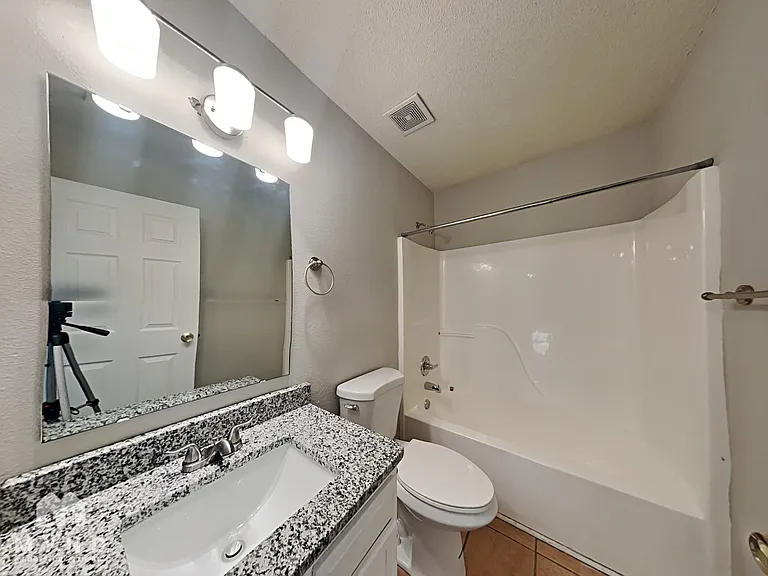 1698 Prairieview Ln — Photo 28