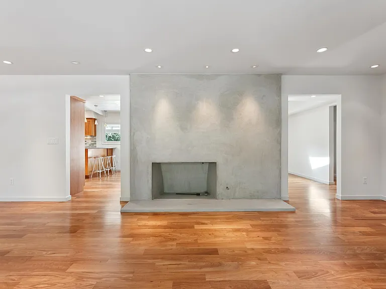 61 Bradley Ave — Photo 10