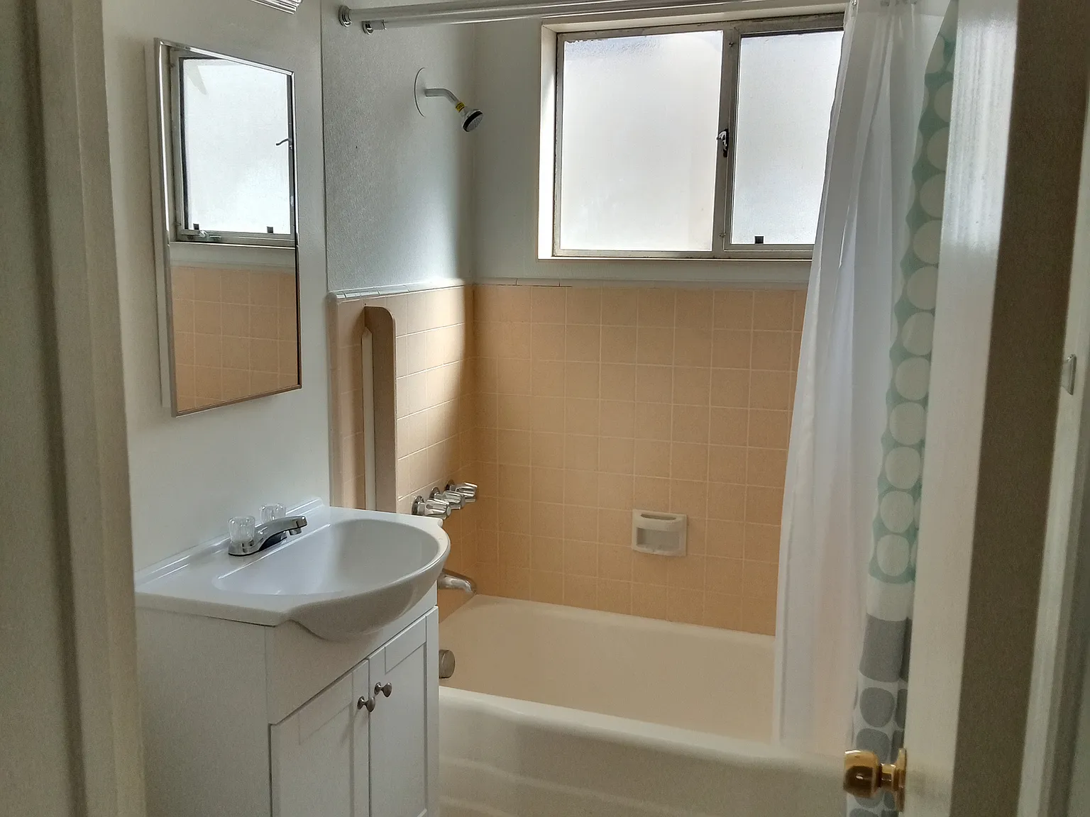 2 bed, 750 sqft, $1,925 — Photo 2