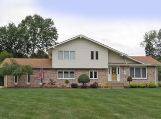 6772 Glenella Dr, Seven Hills, OH 44131