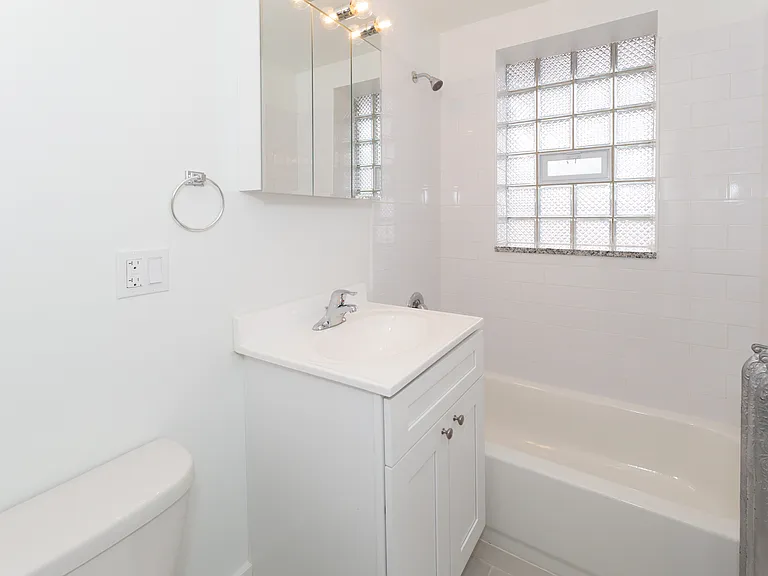 6822 N. Wayne — Photo 12