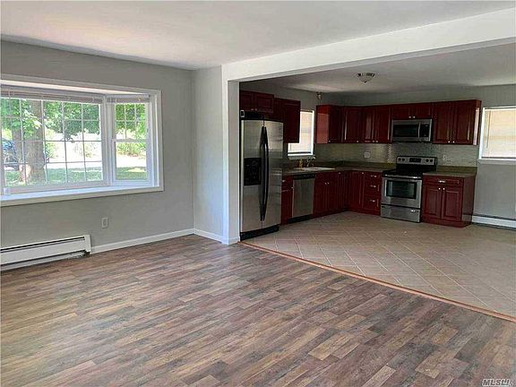 4th image of 146 Baybright Dr E
