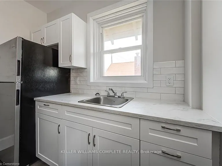 200 Park Ave #UPPER — Photo 26