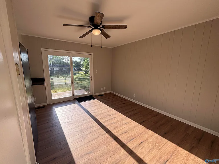 510 Clift Dr — Photo 11