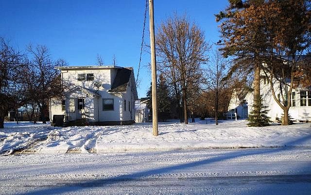 1st image of 219 2nd St NE