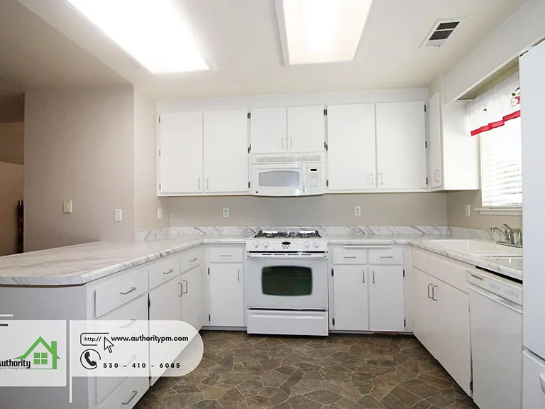 1748 Galaxy Way — Photo 10
