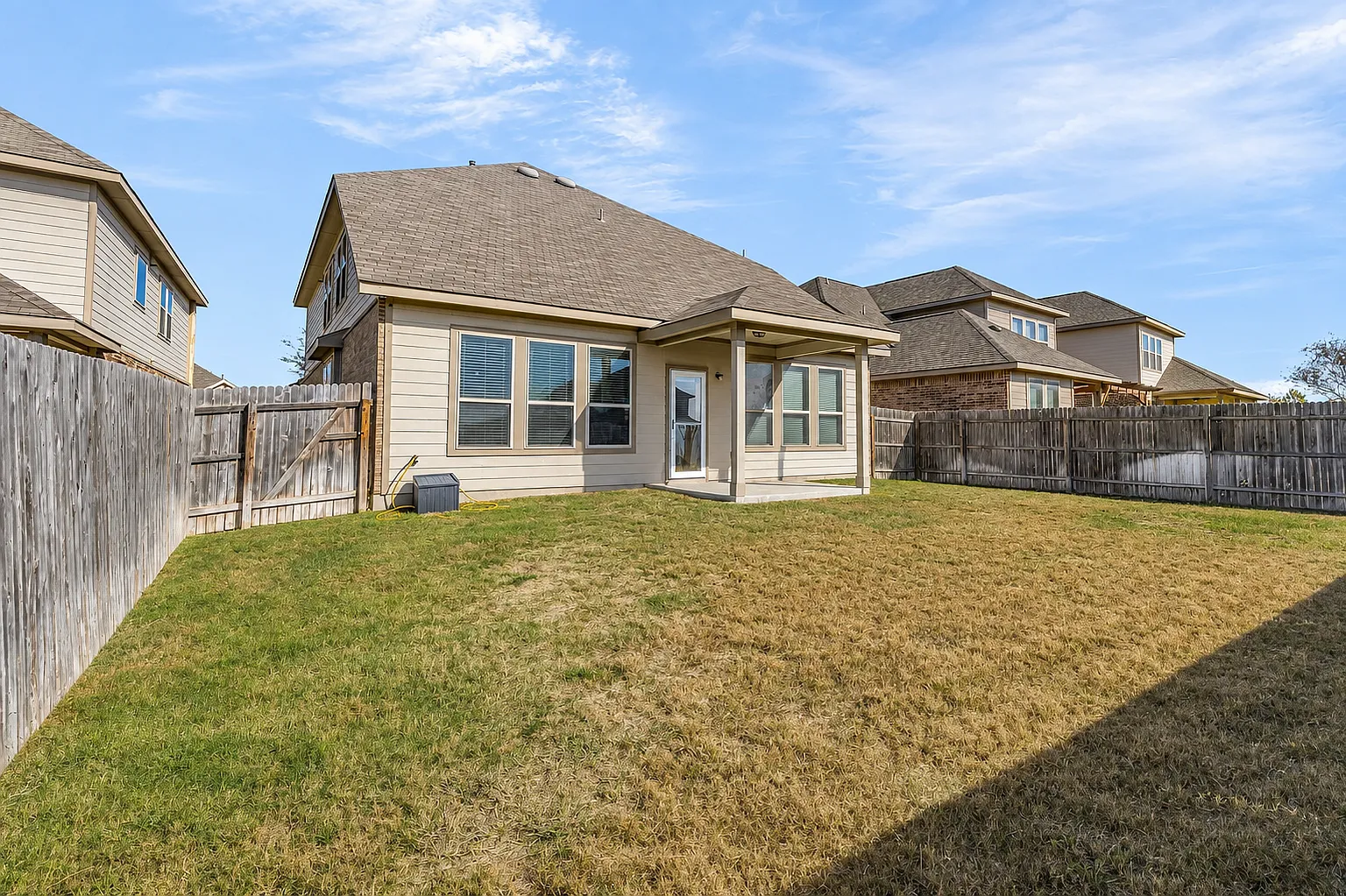 5 bed, 2.5 bath, 2743 sqft, $2,462 — Photo 2